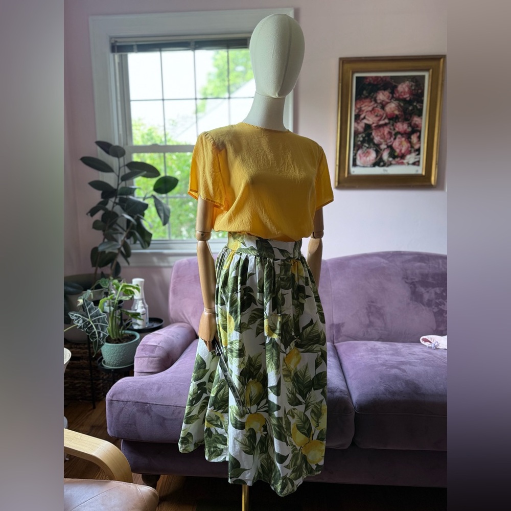 🍋 Lemon Print Pleated Midi Skirt – Size 6 (H&M)
